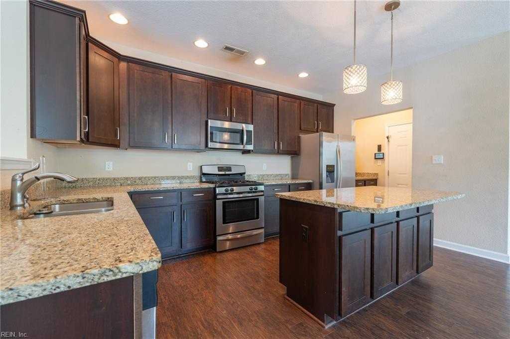 302 Milton Ct - Photo 3 of 50