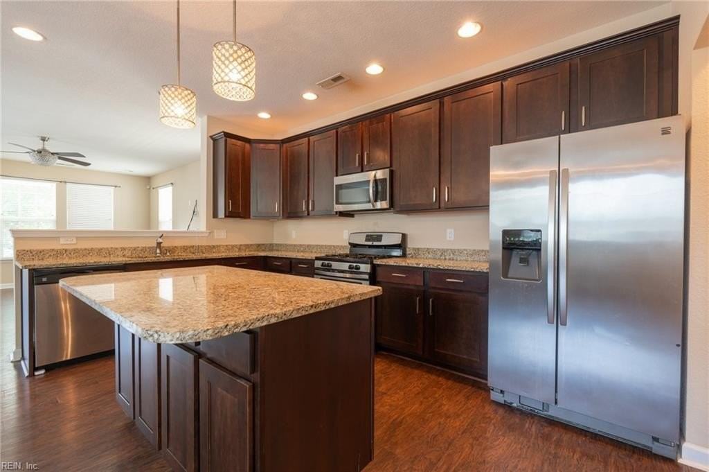 302 Milton Ct - Photo 5 of 50