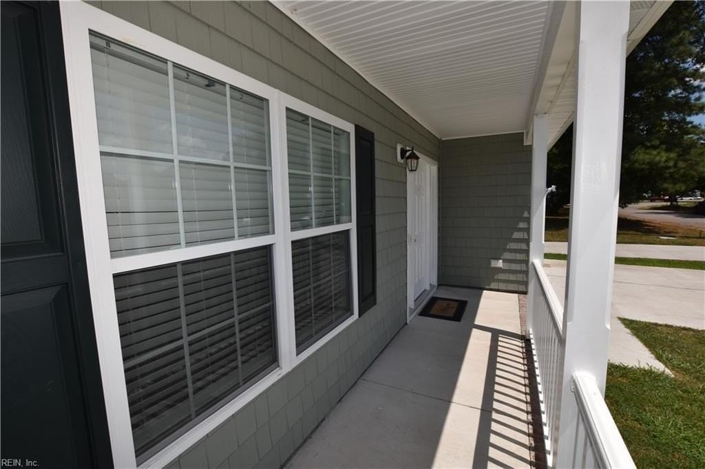 1323 Ferry Point Rd - Photo 4 of 44