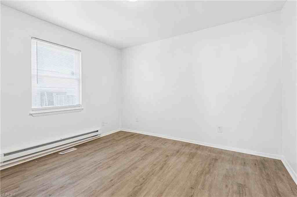 1315 Little Bay Ave - Photo 6 of 8