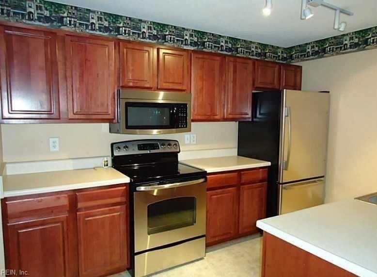 2302 Westgate Cir - Photo 2 of 9