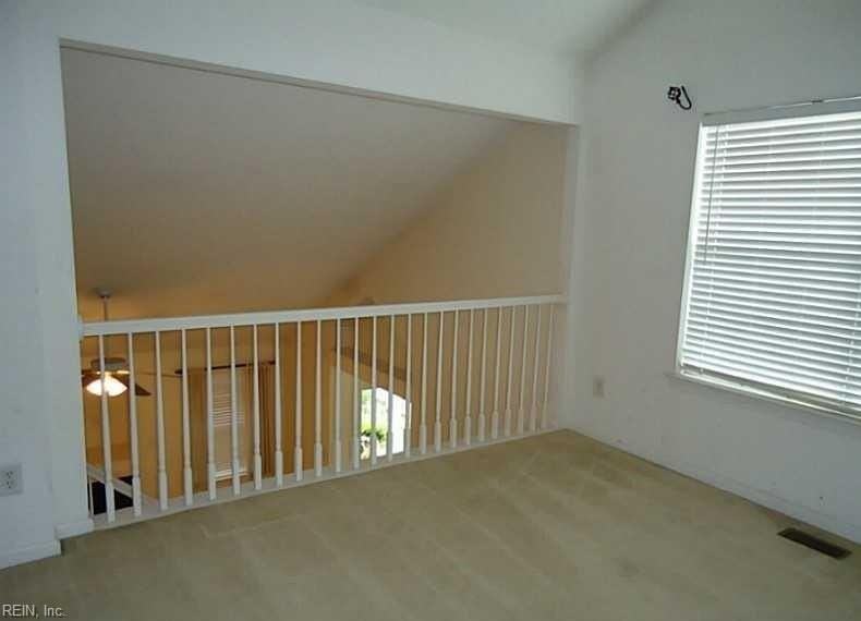 2302 Westgate Cir - Photo 4 of 9