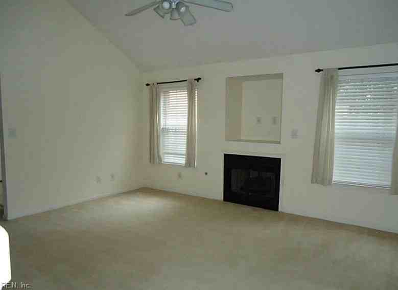 2302 Westgate Cir - Photo 5 of 9
