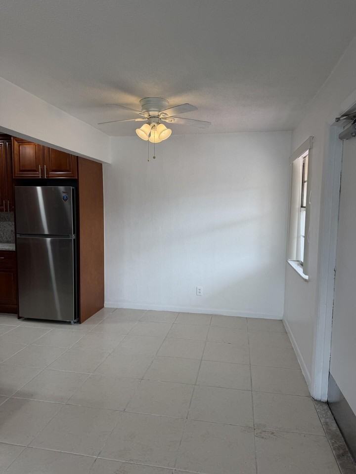 3651 Sw 60th Ter #3 - Photo 4 of 10