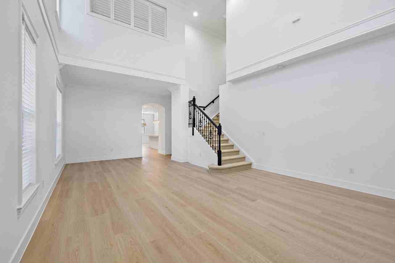 1058 Vintner Blvd - Photo 5 of 37