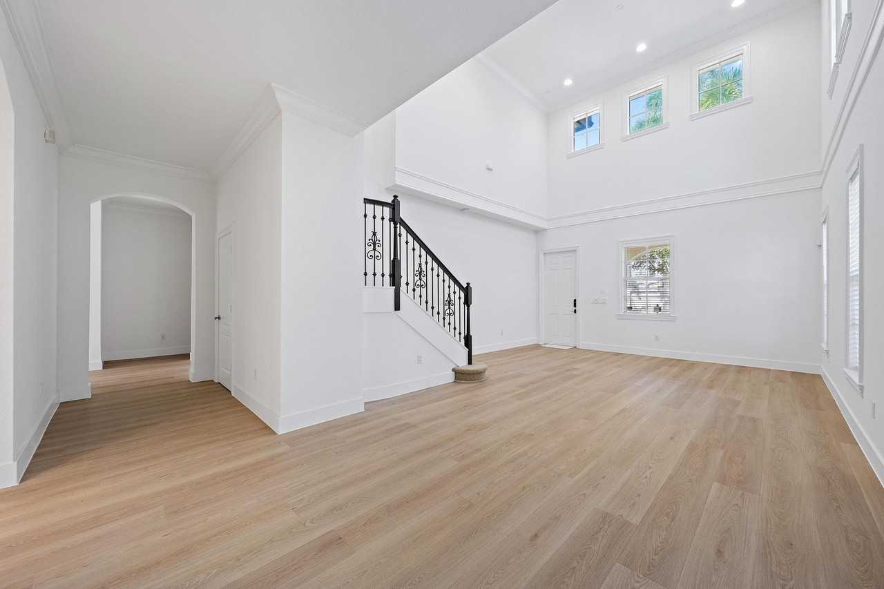 1058 Vintner Blvd - Photo 6 of 37