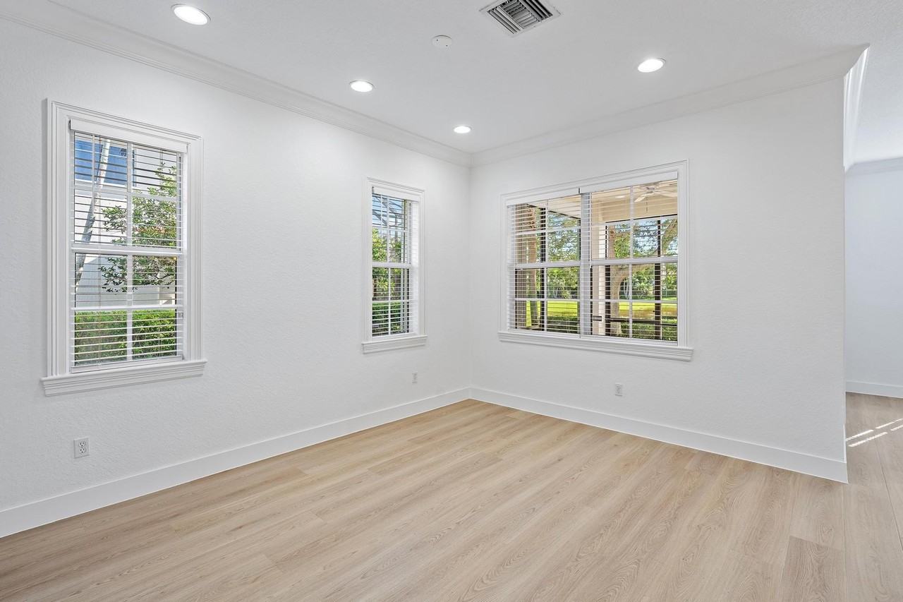 1058 Vintner Blvd - Photo 7 of 37