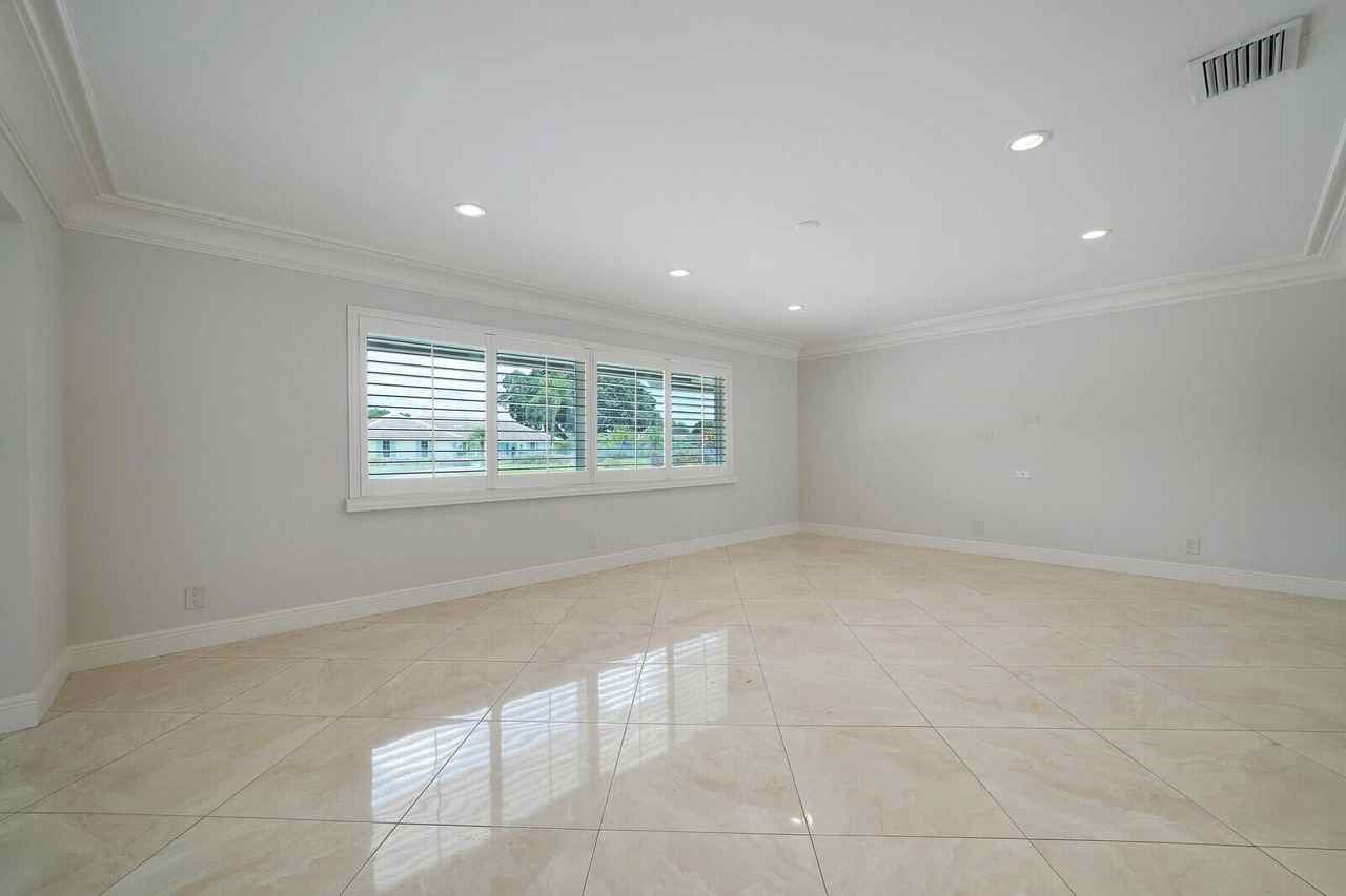 408 S Country Club Dr - Photo 6 of 50