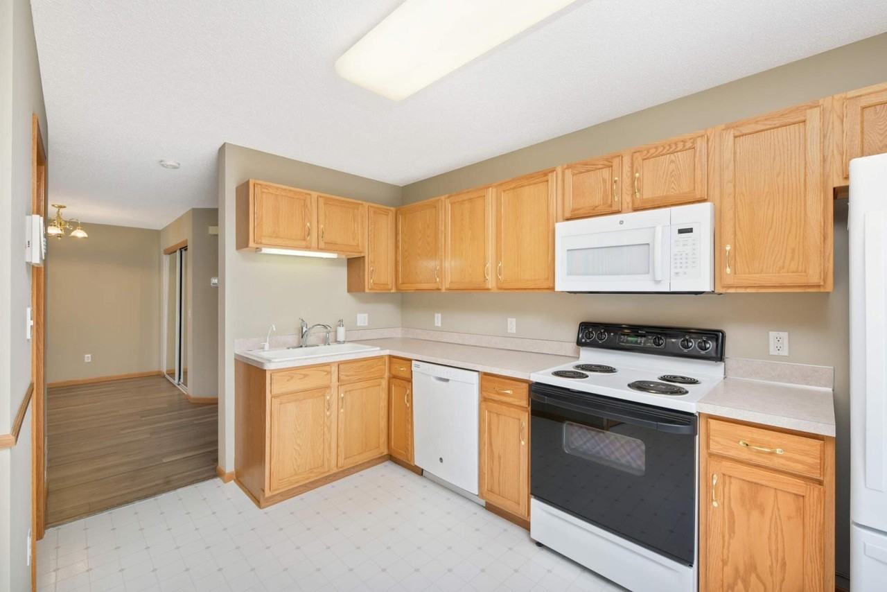 6407 158th St W #109 - Photo 4 of 19