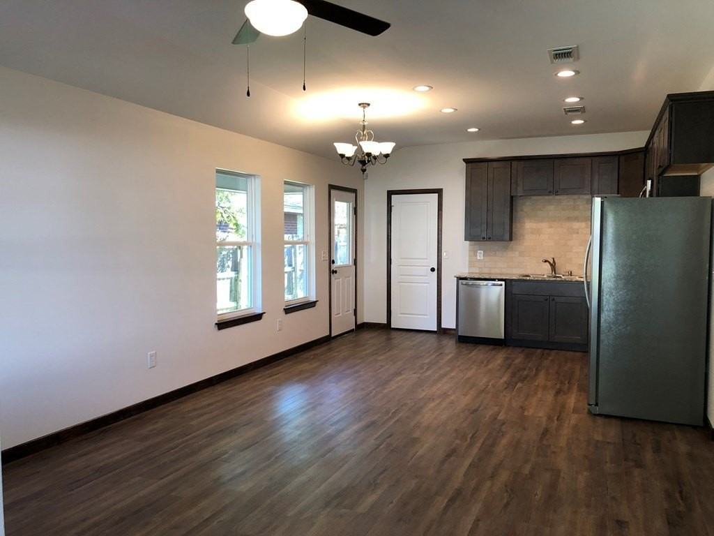 1324 Austin St - Photo 2 of 16