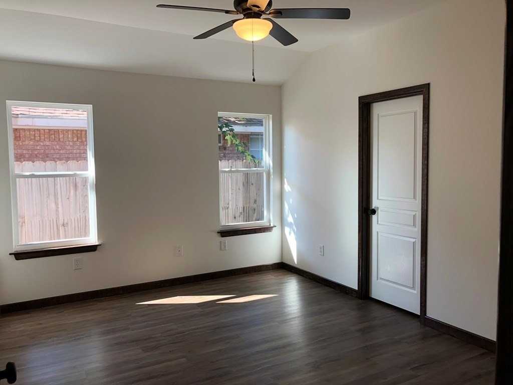 1324 Austin St - Photo 3 of 16