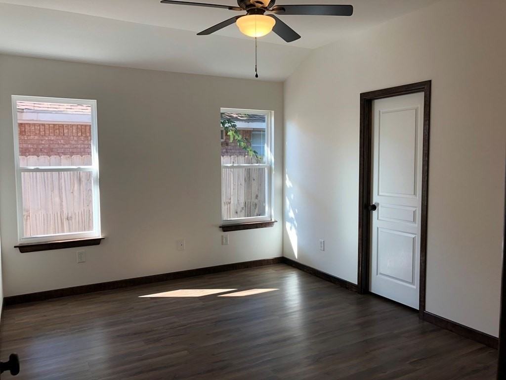 1324 Austin St - Photo 4 of 16
