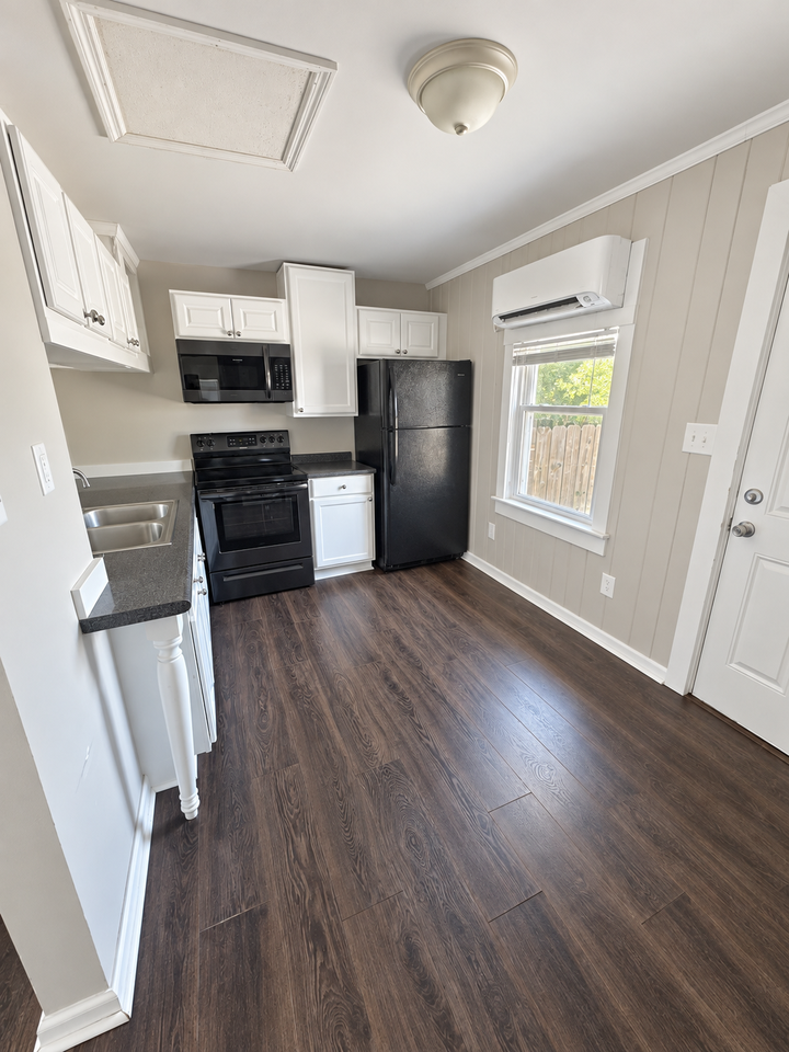 222 Richlands AvenueApt 3 #3 - Photo 4 of 9