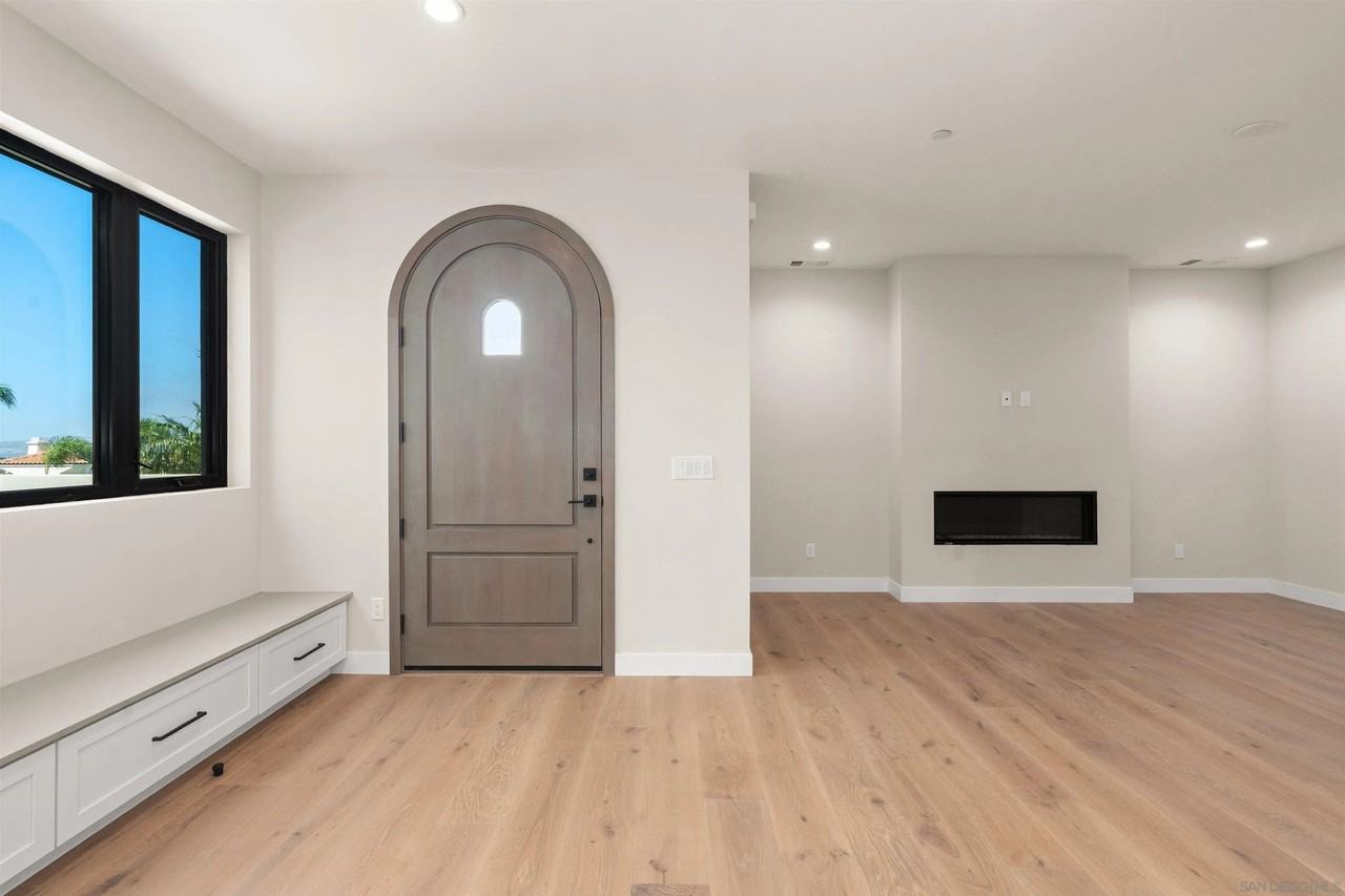 4643 Coronado Ave - Photo 3 of 50