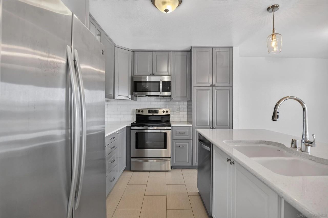 3837 Leland St - Photo 4 of 29