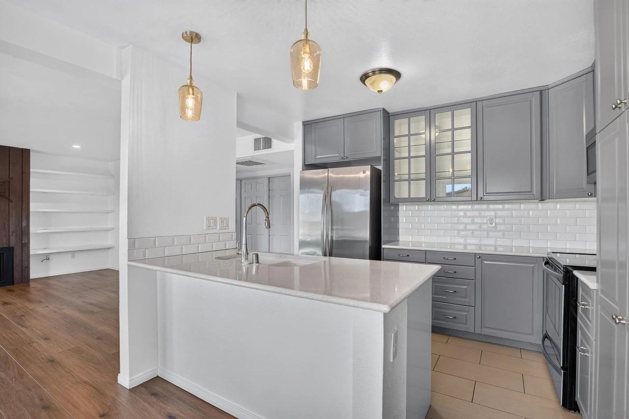 3837 Leland St - Photo 5 of 29