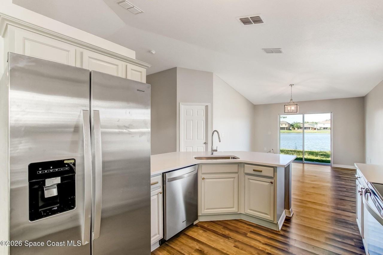 3254 Burdock Ave - Photo 3 of 31