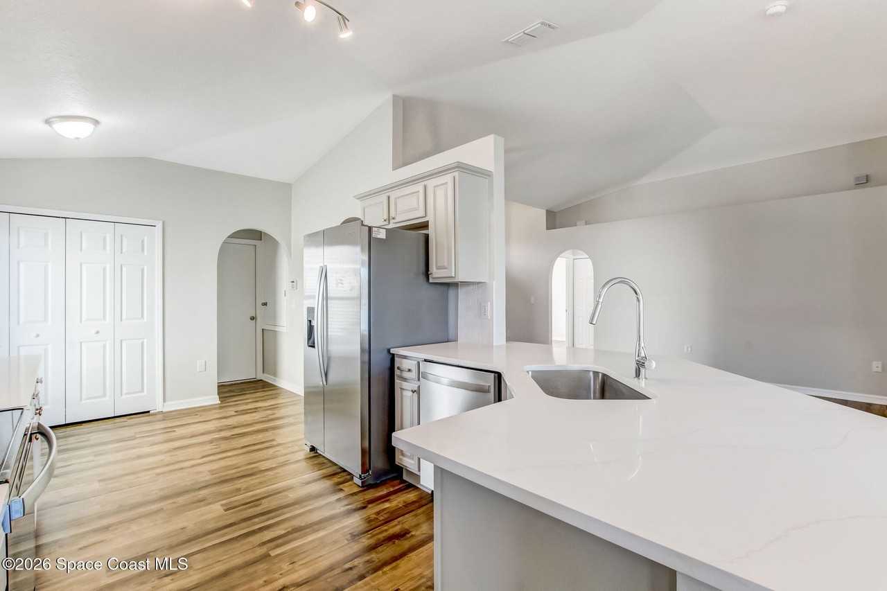 3254 Burdock Ave - Photo 5 of 31