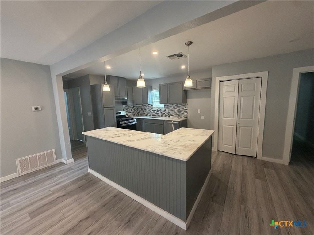 2201 E Colorado St - Photo 2 of 8