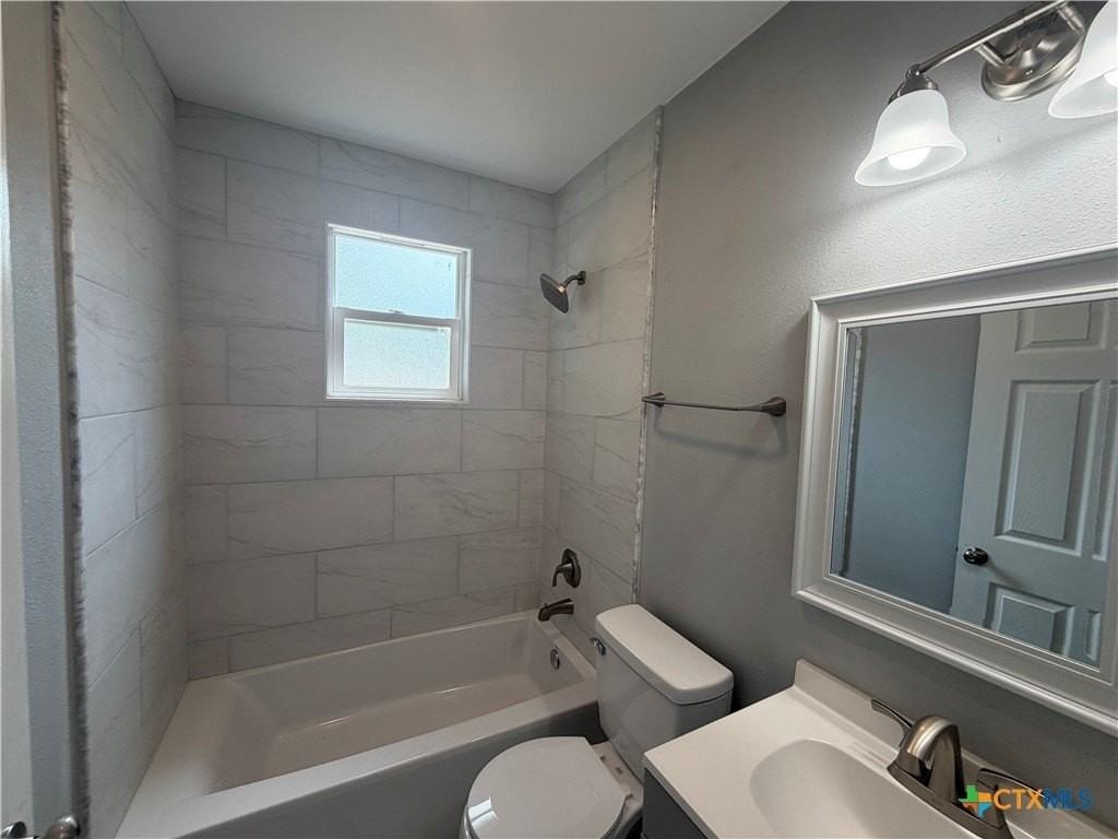 2201 E Colorado St - Photo 6 of 8