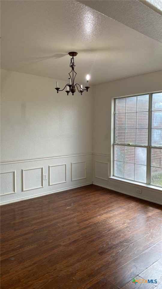 4405 Twin Oaks Cir - Photo 2 of 4
