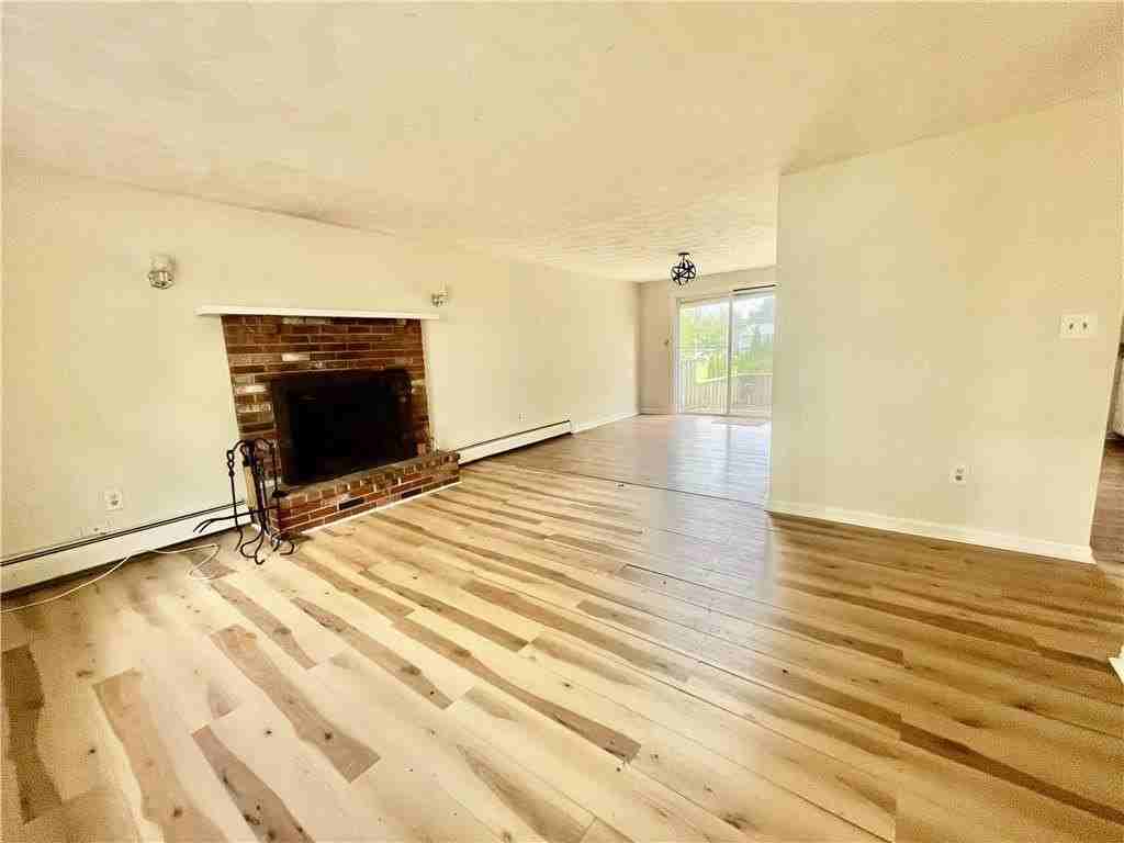 1069 Green End Ave - Photo 4 of 16