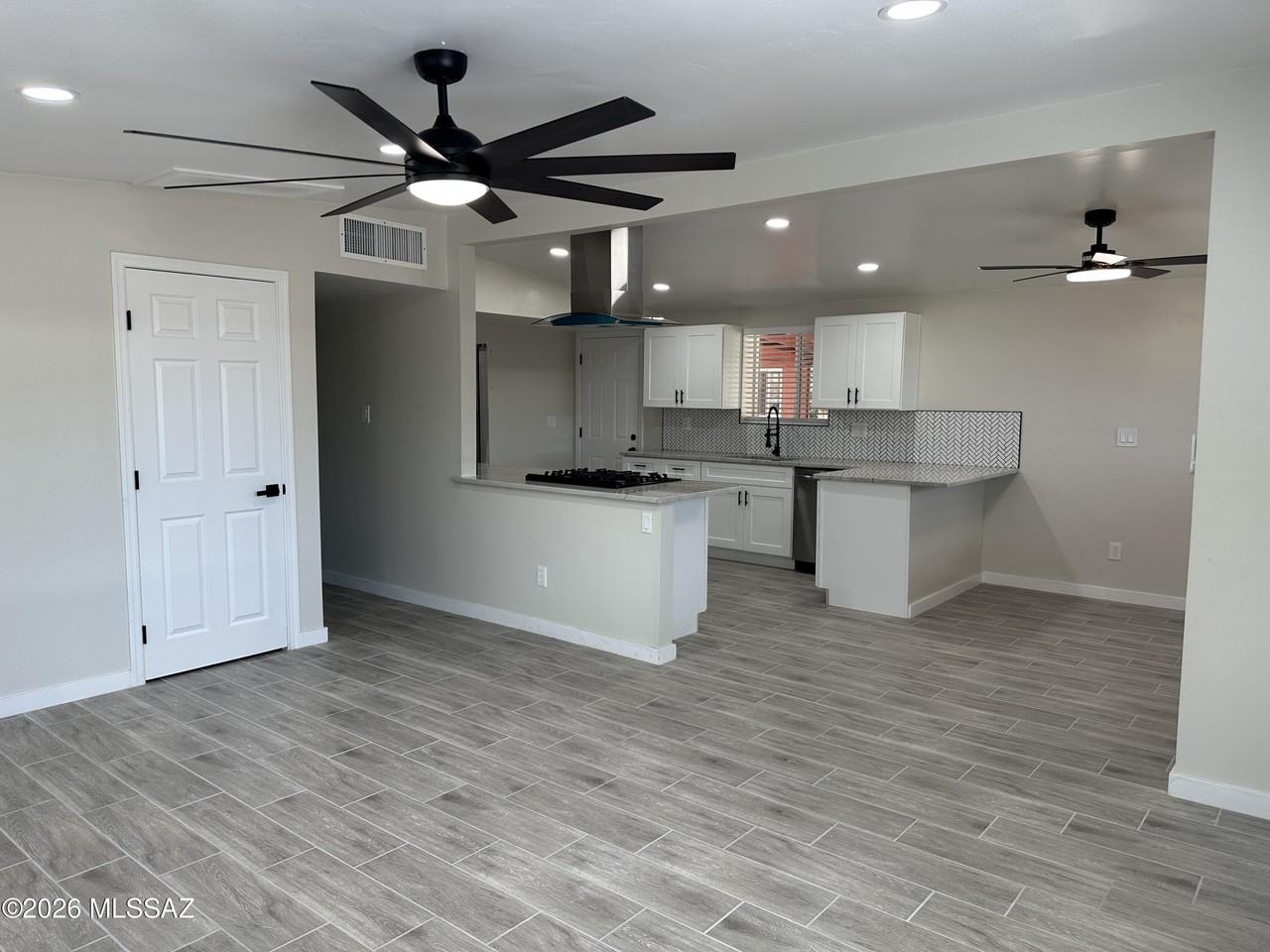 333 E Lee St - Photo 4 of 14