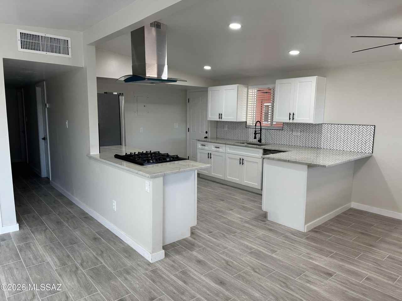 333 E Lee St - Photo 6 of 14