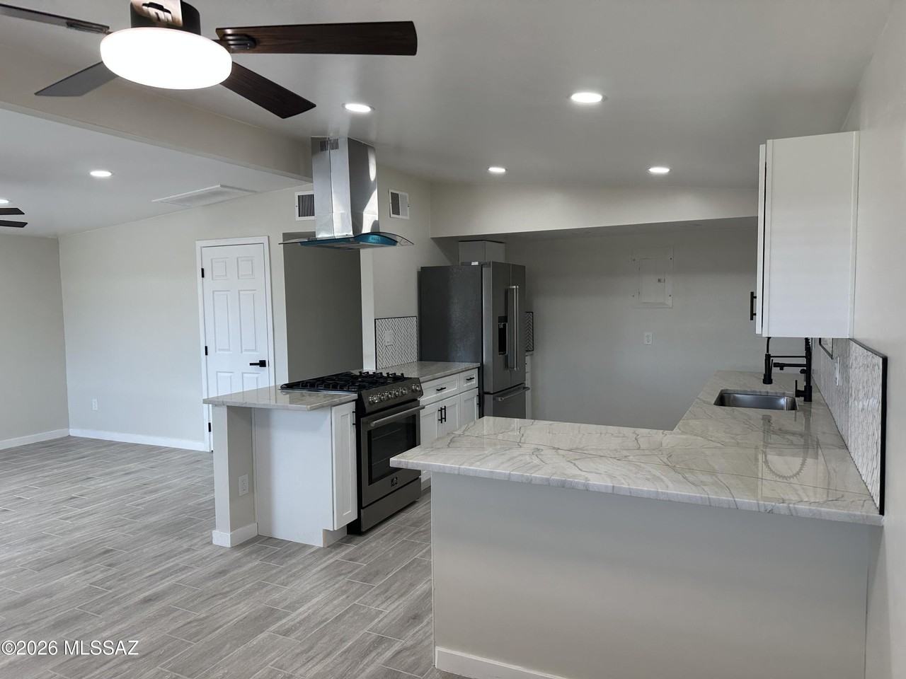 333 E Lee St - Photo 7 of 14