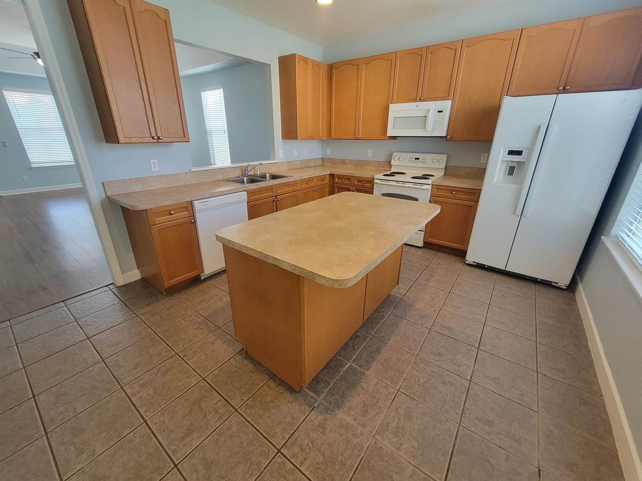 3304 Calumet Dr - Photo 5 of 17