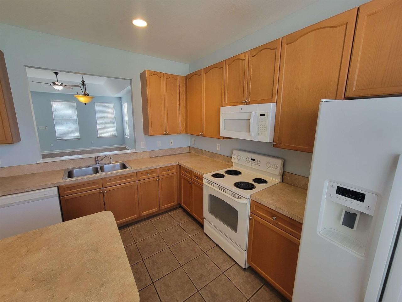 3304 Calumet Dr - Photo 6 of 17
