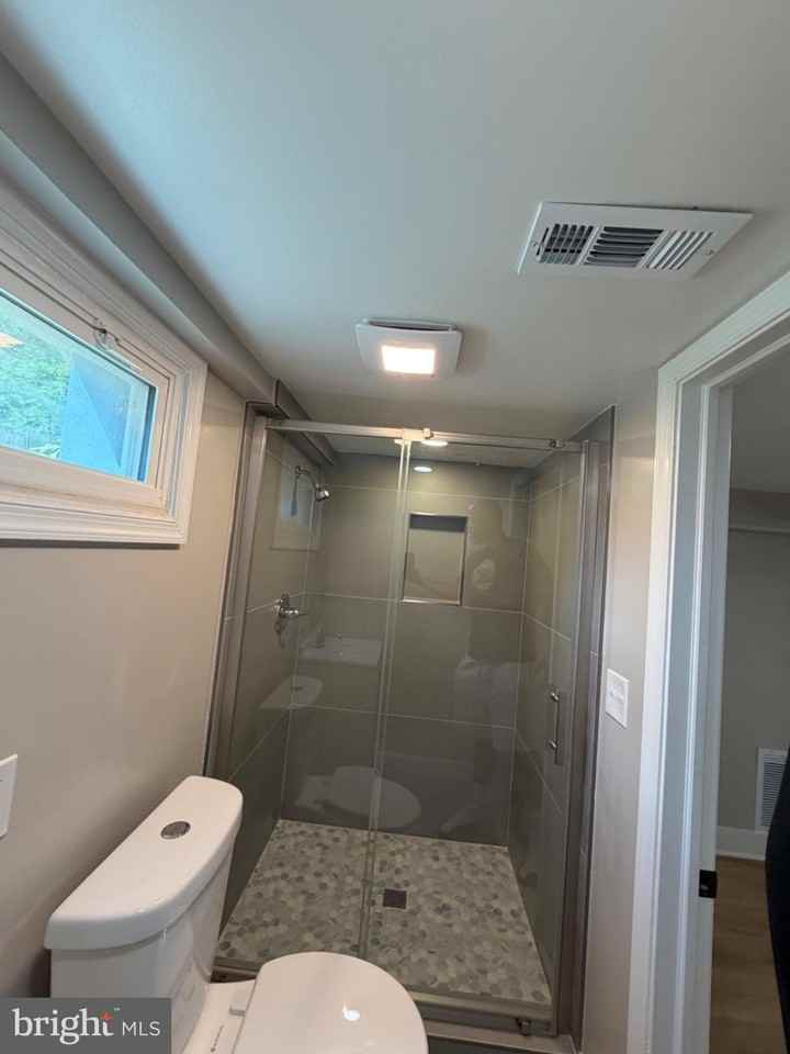 5210 Hayes St Ne - Photo 5 of 10