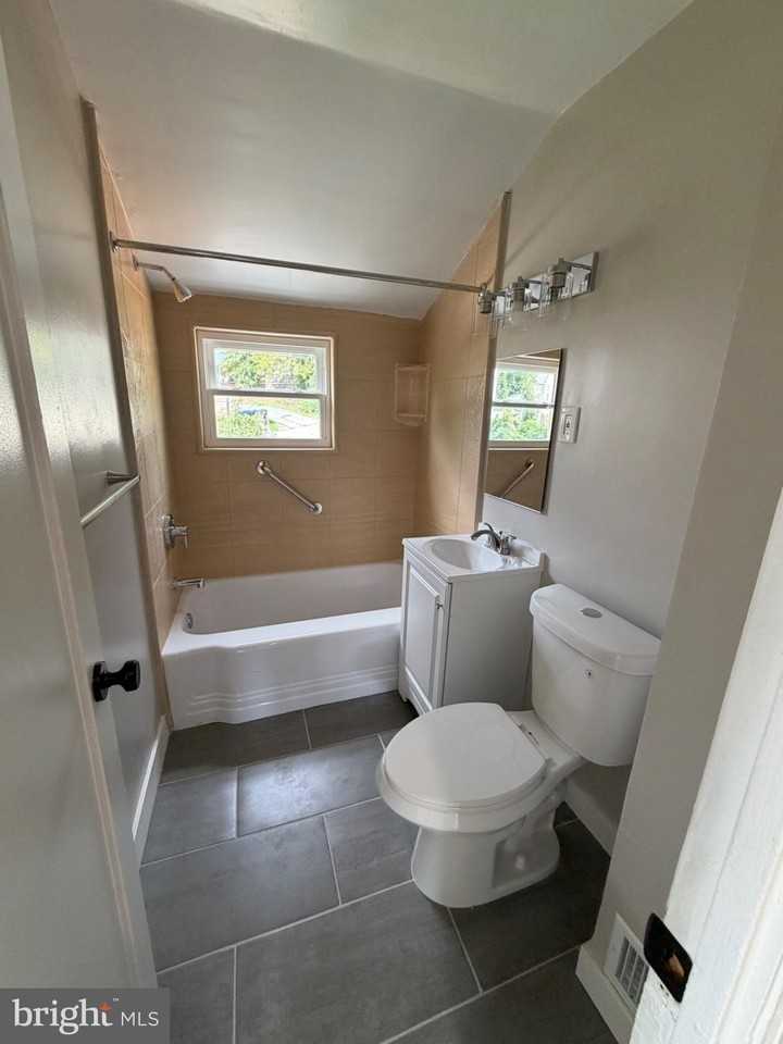 5210 Hayes St Ne - Photo 7 of 10