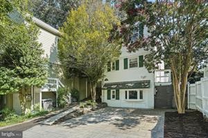 featured image of 2749 Arizona Ave Nw