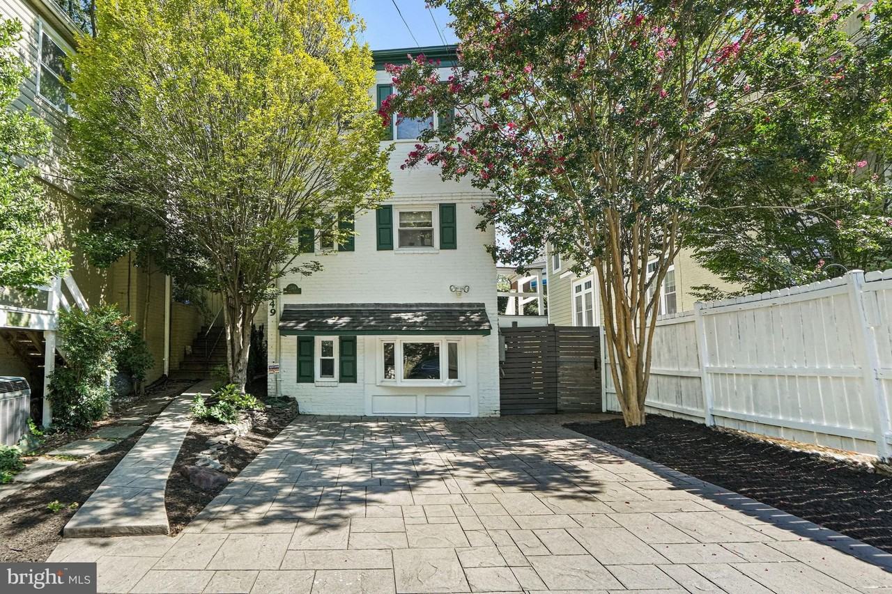 2749 Arizona Ave Nw - Photo 2 of 37