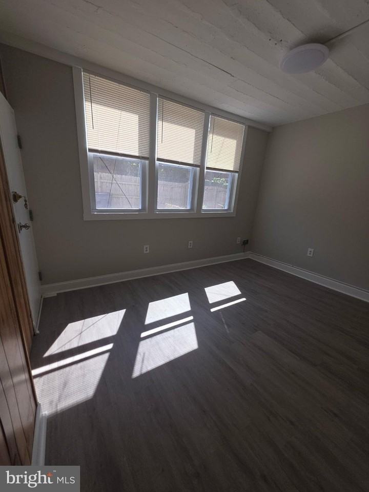 1829 M St Ne #2 - Photo 3 of 8