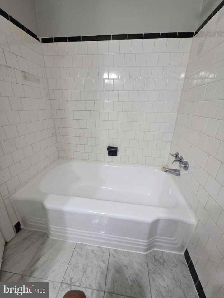 1829 M St Ne #2 - Photo 7 of 8