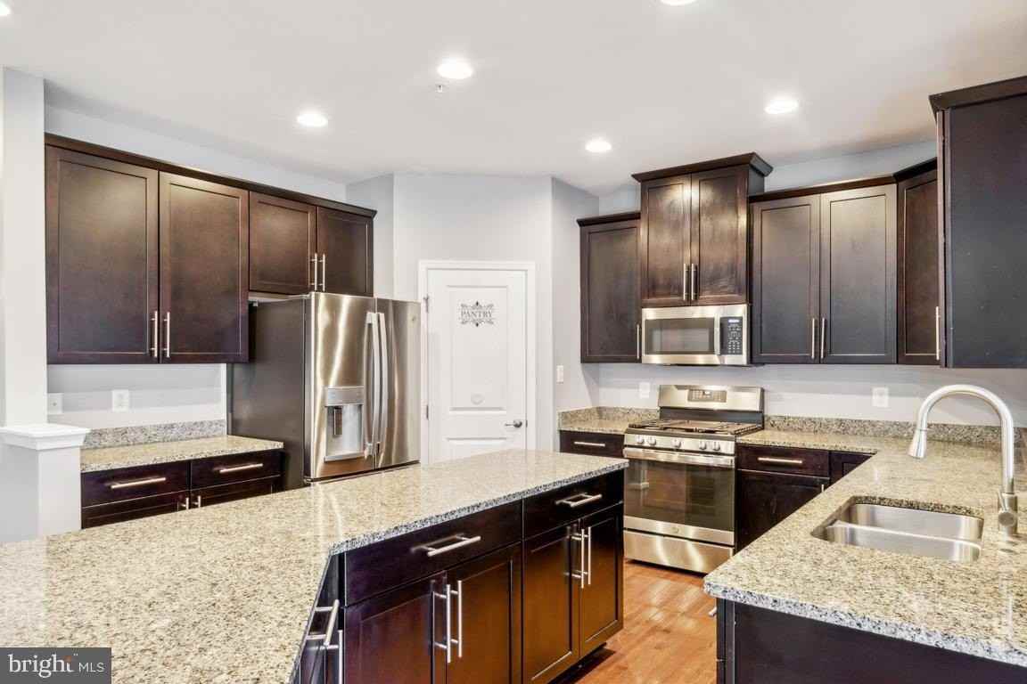 7578 Arundel Woods Dr - Photo 2 of 9