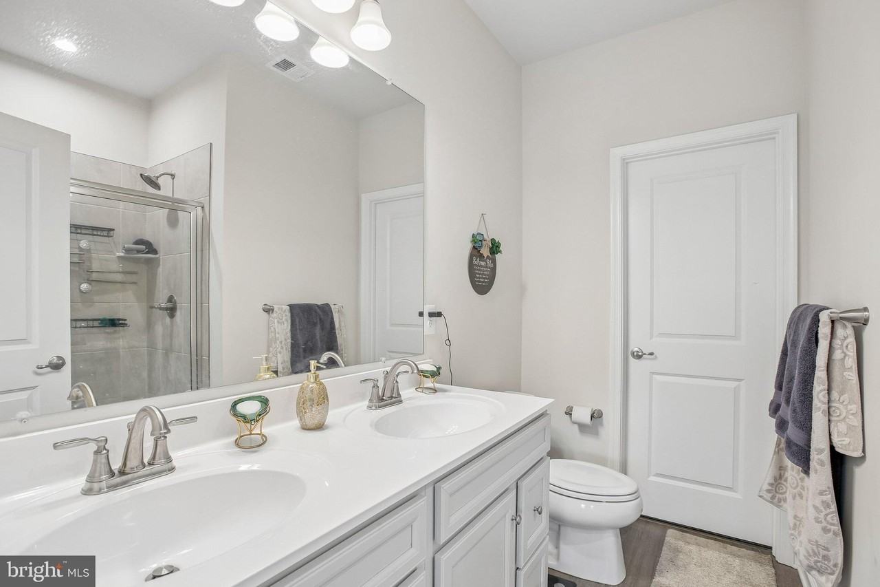 158 Woodgate Cir - Photo 4 of 41