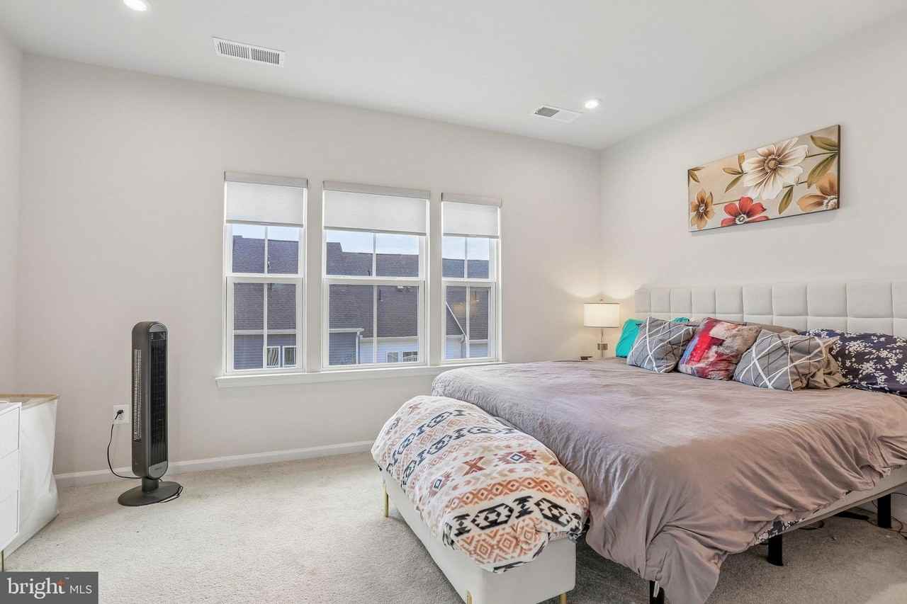 158 Woodgate Cir - Photo 7 of 41