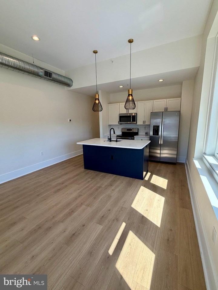 631 S Broadway #304 - Photo 2 of 9