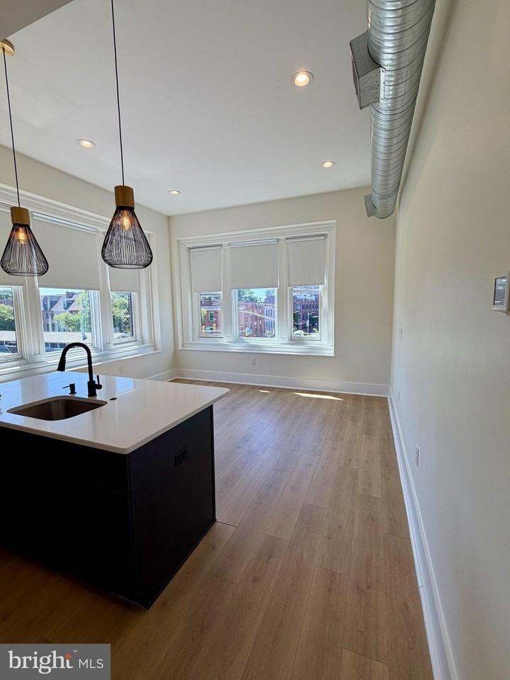631 S Broadway #304 - Photo 3 of 9