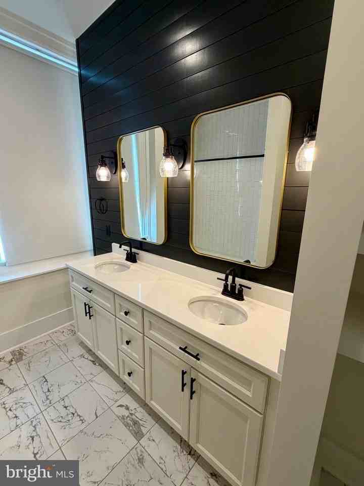 631 S Broadway #304 - Photo 5 of 9
