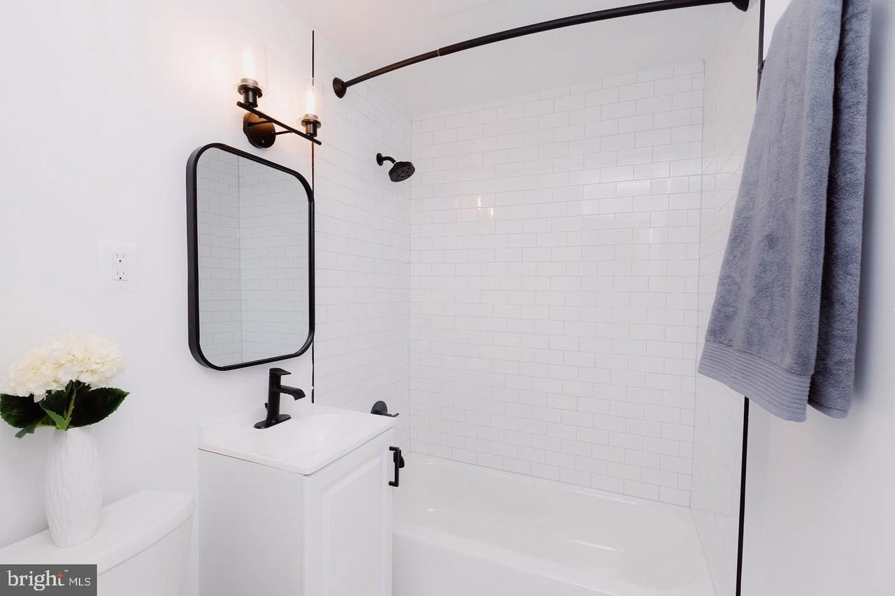 606 Cathedral St #3D - Photo 6 of 9