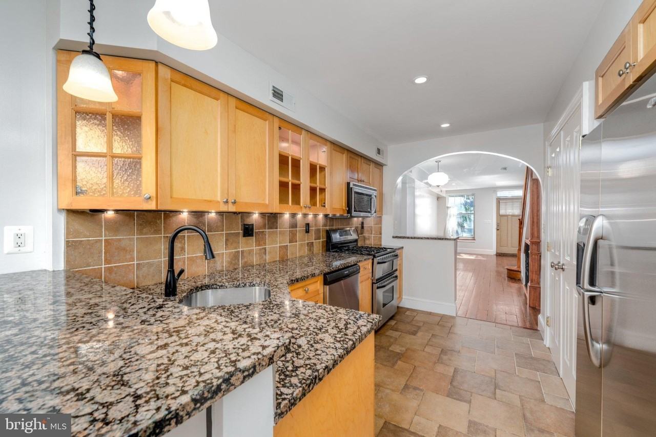 2224 Bank St - Photo 2 of 21
