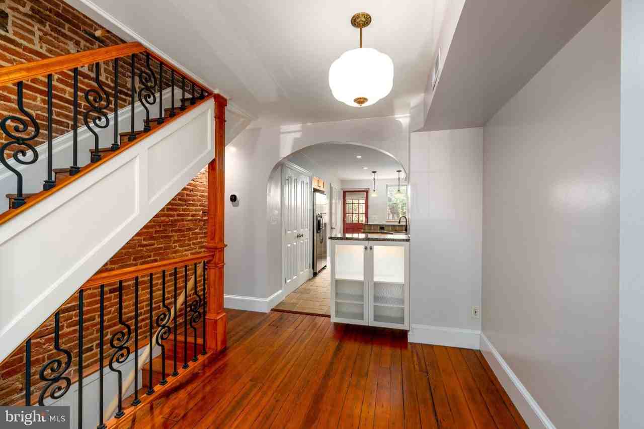 2224 Bank St - Photo 3 of 21