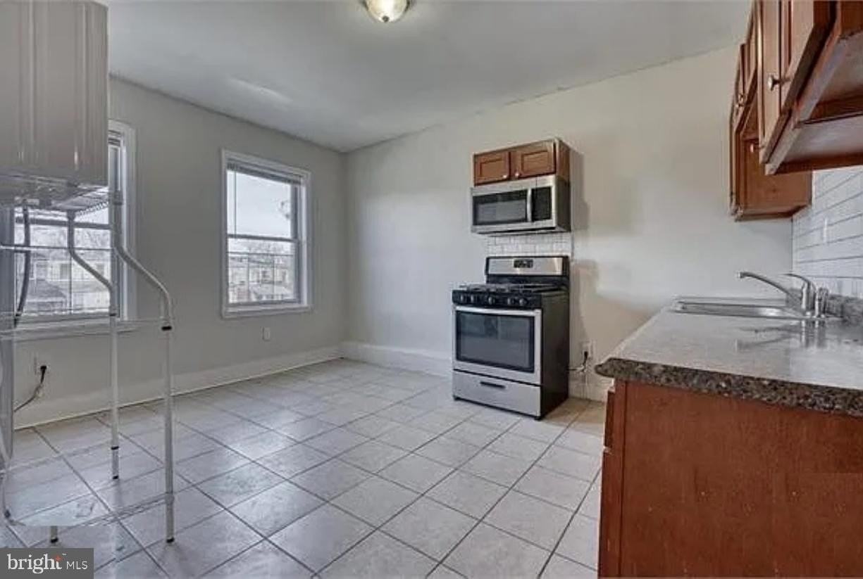 748 Reservoir St #3 - Photo 3 of 11