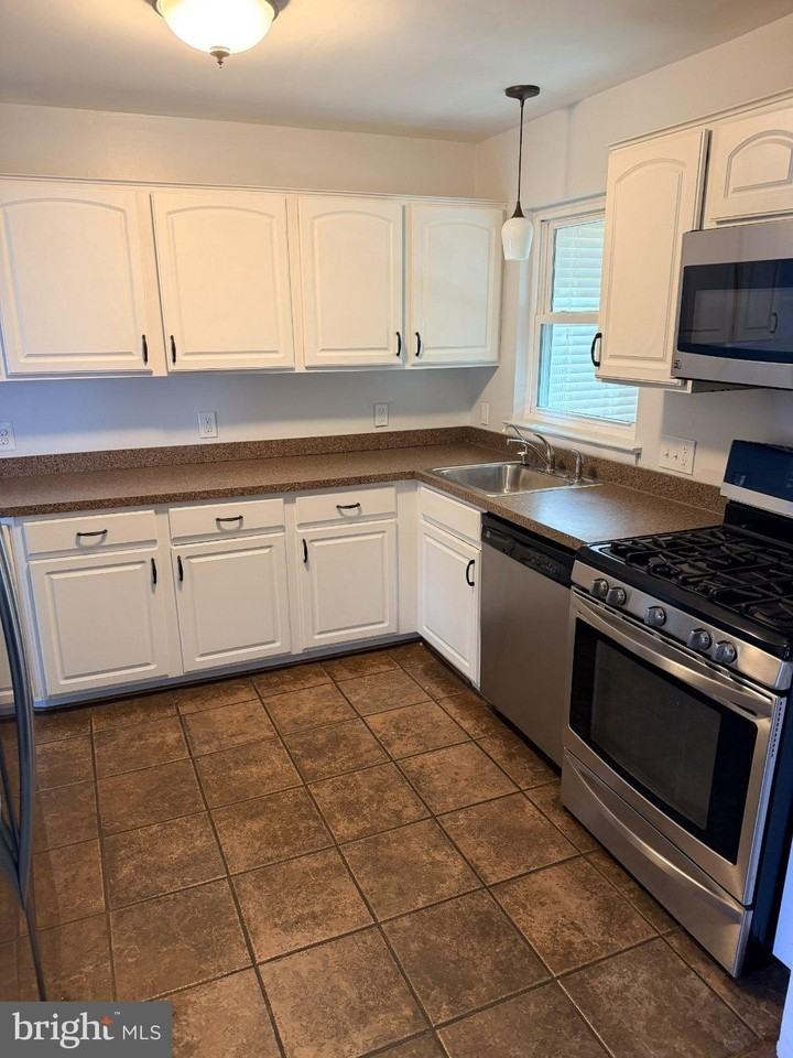 9811 Southall Rd - Photo 2 of 19