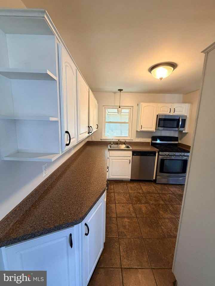 9811 Southall Rd - Photo 3 of 19
