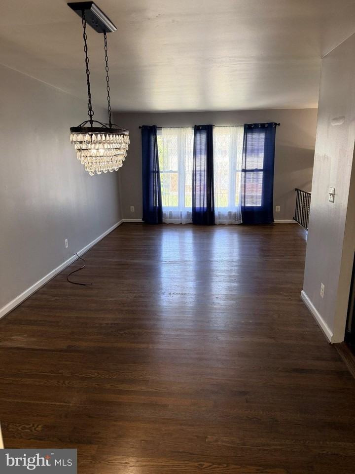 9811 Southall Rd - Photo 4 of 19